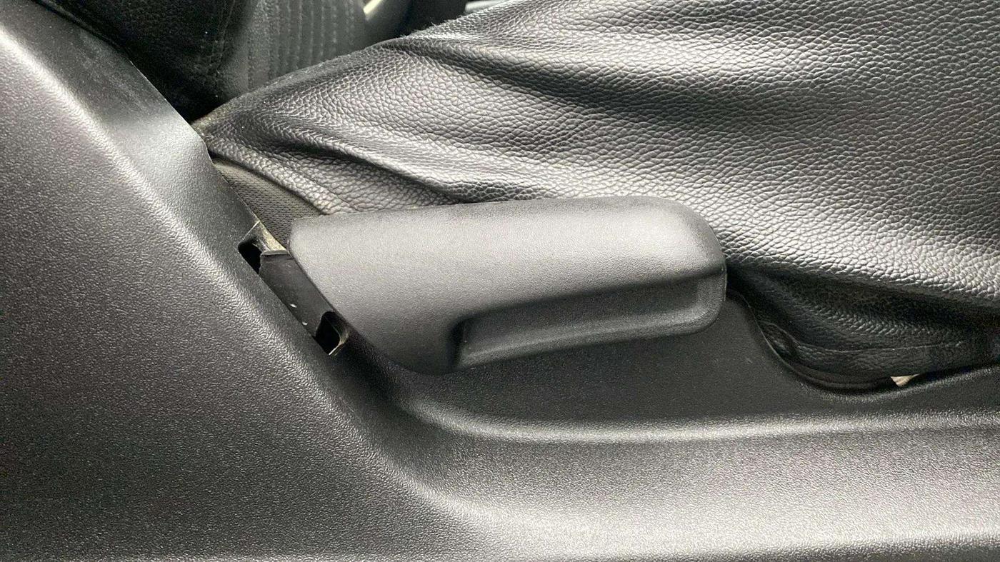 2017 Maruti Vitara Brezza VDI (O), Diesel, Manual, 96,173 km, Driver Side Adjustment Panel