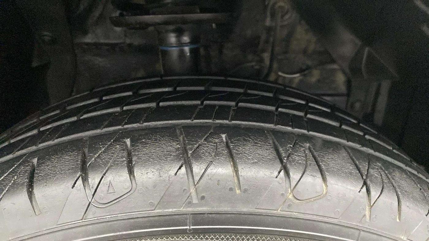 2017 Maruti Vitara Brezza VDI (O), Diesel, Manual, 96,173 km, Right Front Tyre Tread
