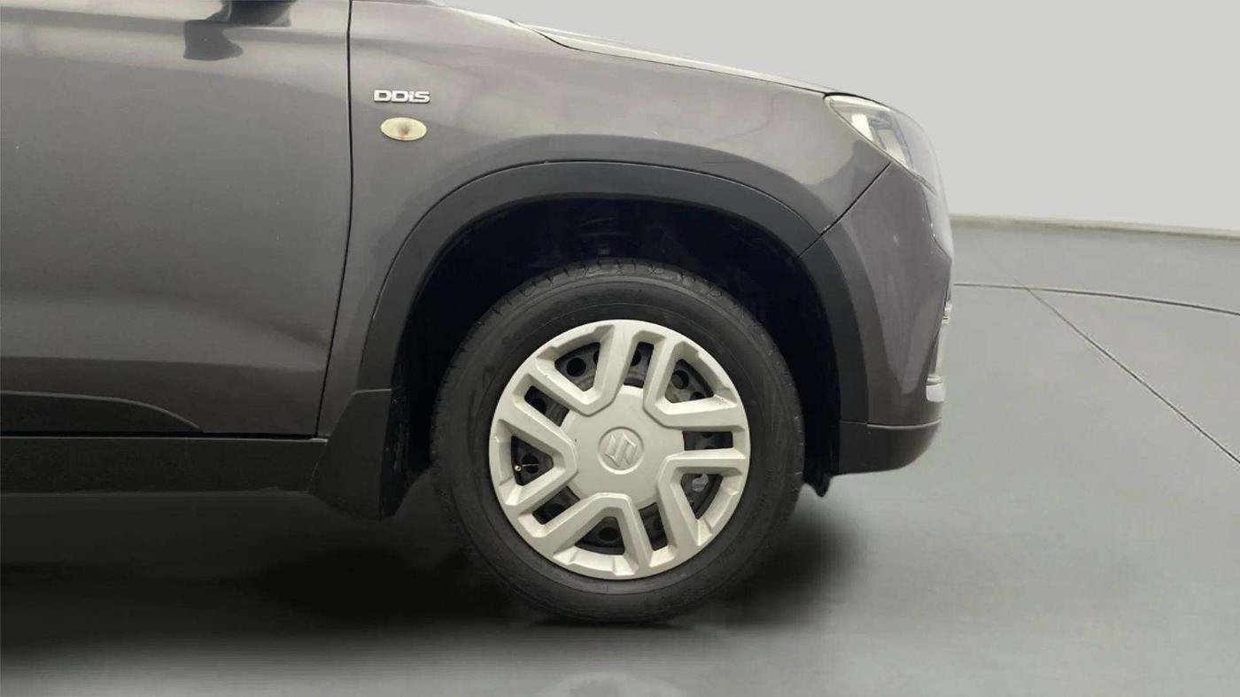 2017 Maruti Vitara Brezza VDI (O), Diesel, Manual, 96,173 km, Right Front Wheel