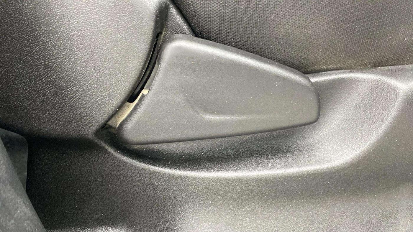 2021 Datsun Redi Go T(O) 1.0, Petrol, Manual, 51,200 km, Driver Side Adjustment Panel