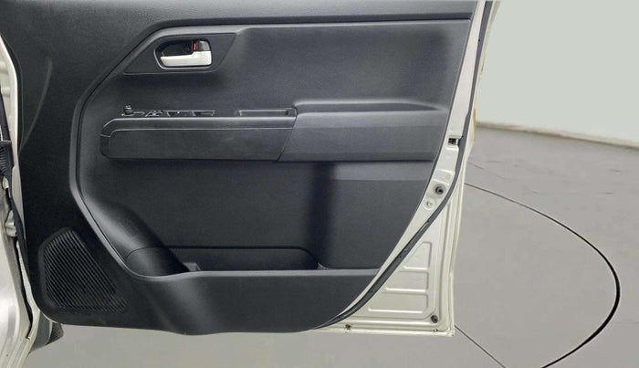 2021 Maruti New Wagon-R VXI (O) 1.0, Petrol, Manual, 17,476 km, Driver Side Door Panels Control