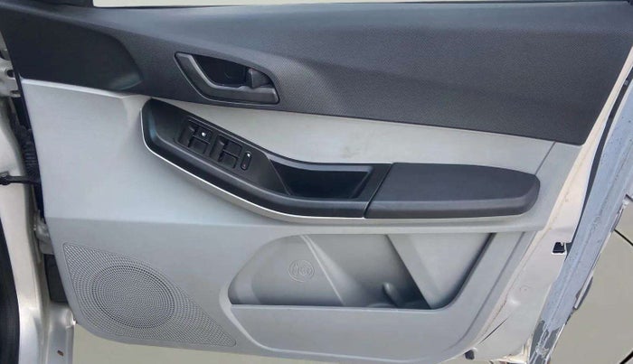 2021 Tata Tiago XZ PETROL, Petrol, Manual, 70,714 km, Driver Side Door Panels Control