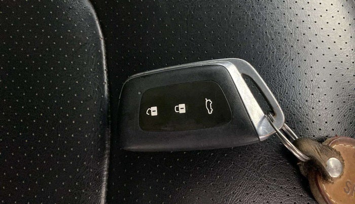 2020 MG HECTOR SHARP 2.0 DIESEL DUAL TONE, Diesel, Manual, 85,461 km, Key Close Up