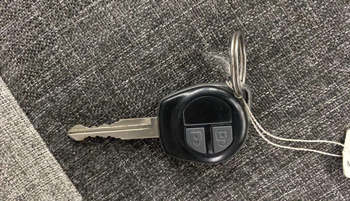 2015 Maruti Swift VXI, Petrol, Manual, 8,216 km, Key Close Up