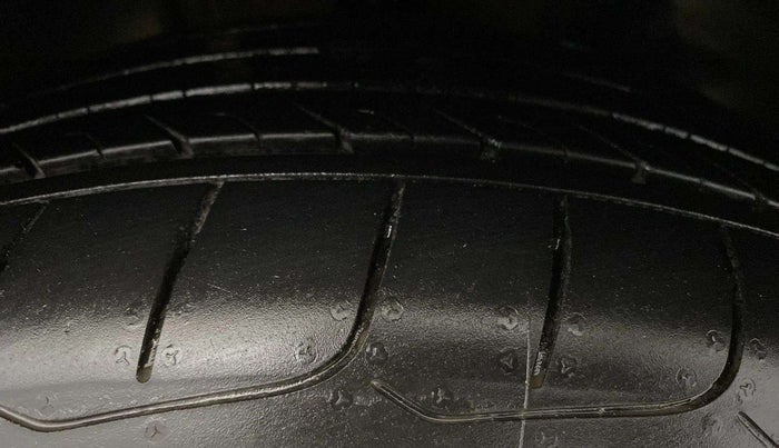 2021 Skoda KUSHAQ STYLE 1.5L TSI DSG, Petrol, Automatic, 64,916 km, Right Front Tyre Tread