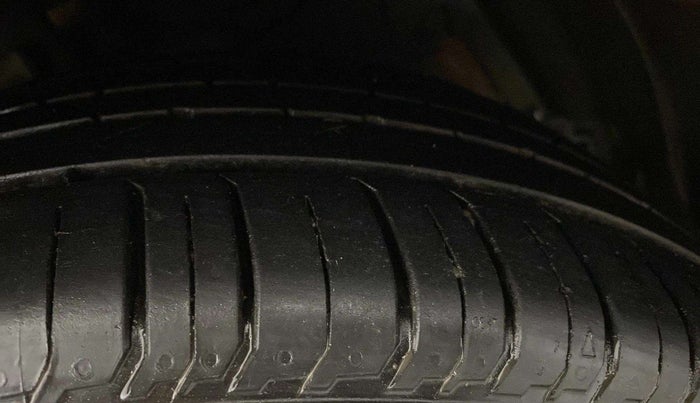 2019 Maruti Ciaz ALPHA  AT 1.5 SHVS PETROL, Petrol, Automatic, 47,834 km, Right Rear Tyre Tread