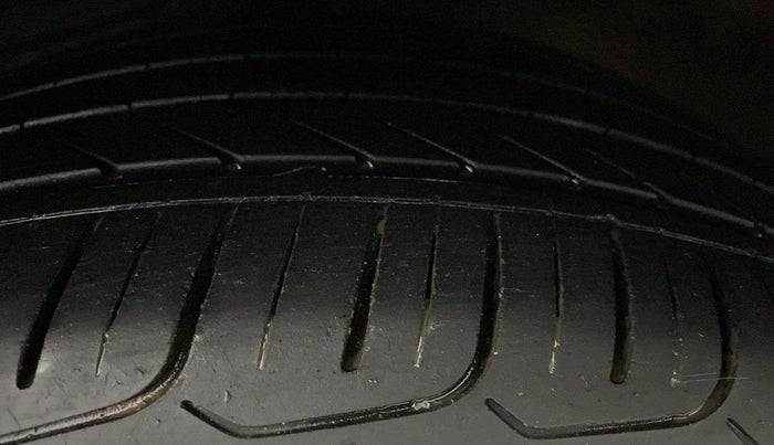 2019 Maruti Ciaz ALPHA  AT 1.5 SHVS PETROL, Petrol, Automatic, 47,834 km, Left Front Tyre Tread
