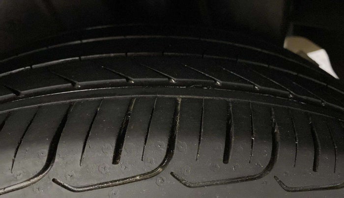 2019 Maruti Ciaz ALPHA  AT 1.5 SHVS PETROL, Petrol, Automatic, 47,834 km, Left Rear Tyre Tread