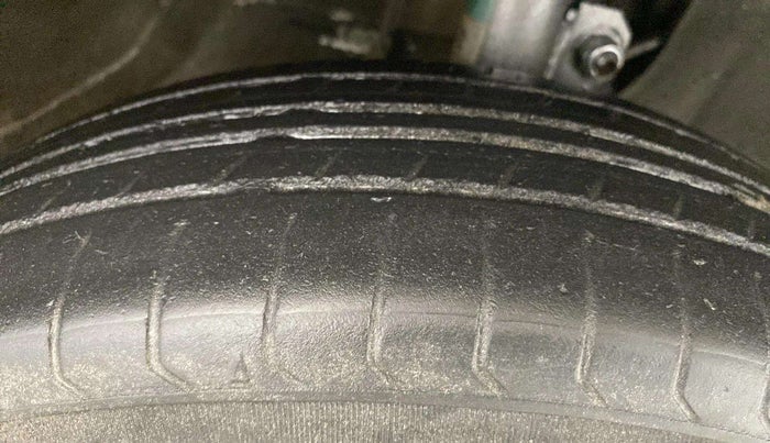 2020 Maruti New Wagon-R LXI CNG 1.0, CNG, Manual, 32,826 km, Right Front Tyre Tread