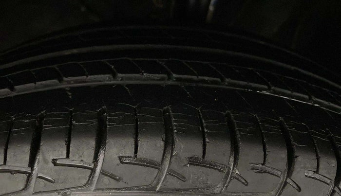 2016 Maruti Baleno SIGMA PETROL 1.2, Petrol, Manual, 30,572 km, Left Front Tyre Tread