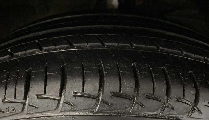 2016 Maruti Baleno SIGMA PETROL 1.2, Petrol, Manual, 30,572 km, Right Front Tyre Tread