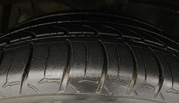 2018 Maruti Ciaz S 1.4 MT PETROL, Petrol, Manual, 98,133 km, Left Front Tyre Tread
