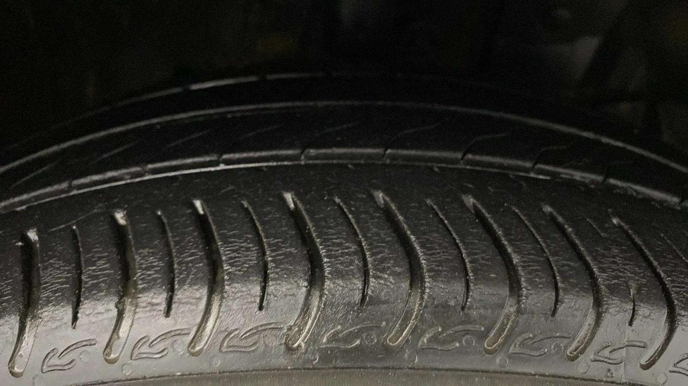 2022 Honda Amaze 1.2L I-VTEC VX CVT, Petrol, Automatic, 46,094 km, Right Front Tyre Tread