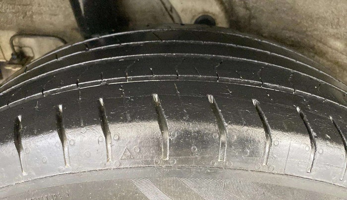 2020 Hyundai VENUE S 1.2, Petrol, Manual, 45,377 km, Right Rear Tyre Tread