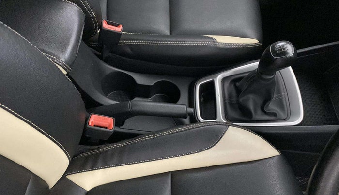 2020 Hyundai VENUE S 1.2, Petrol, Manual, 45,377 km, Gear Lever