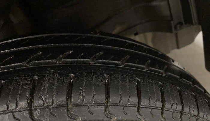 2014 Maruti Wagon R 1.0 LXI, Petrol, Manual, 61,319 km, Right Front Tyre Tread