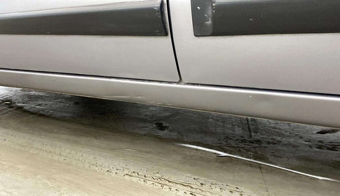 2014 Maruti Wagon R 1.0 LXI, Petrol, Manual, 61,319 km, Left running board - Slightly dented