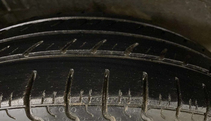 2014 Maruti Wagon R 1.0 LXI, Petrol, Manual, 61,319 km, Right Rear Tyre Tread