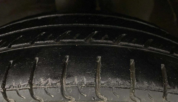 2014 Maruti Wagon R 1.0 LXI, Petrol, Manual, 61,319 km, Left Front Tyre Tread