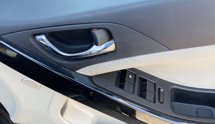 2022 Tata NEXON XZ PLUS (HS) PETROL, Petrol, Manual, 39,491 km, Driver Side Door Panels Control