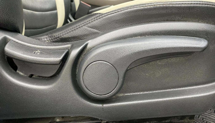 2019 Hyundai Elite i20 ASTA 1.2 (O), Petrol, Manual, 57,400 km, Driver Side Adjustment Panel