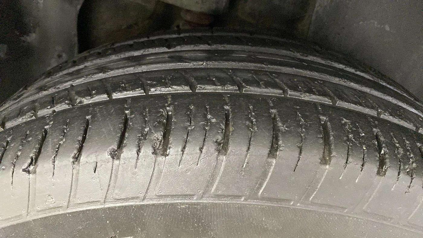 2021 Tata Harrier XZA PLUS 2.0L DUAL TONE, Diesel, Automatic, 44,378 km, Left Rear Tyre Tread