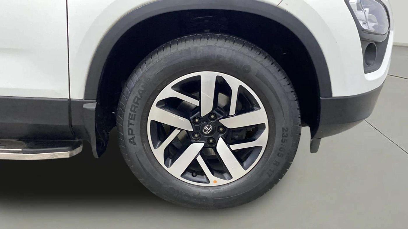 2021 Tata Harrier XZA PLUS 2.0L DUAL TONE, Diesel, Automatic, 44,378 km, Right Front Wheel
