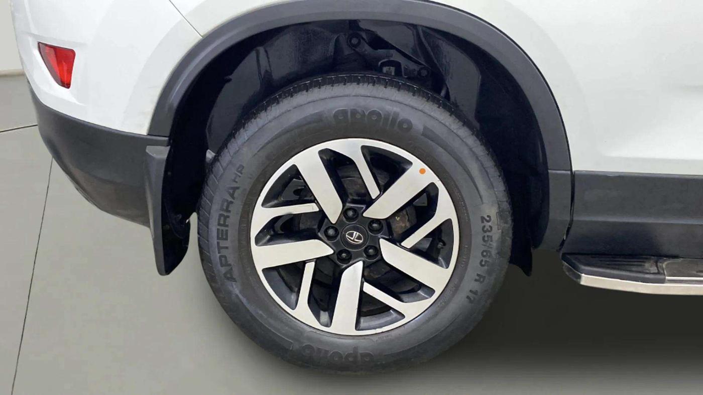 2021 Tata Harrier XZA PLUS 2.0L DUAL TONE, Diesel, Automatic, 44,378 km, Right Rear Wheel