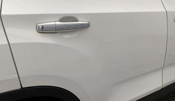 2021 Tata Harrier XZA PLUS 2.0L DUAL TONE, Diesel, Automatic, 44,023 km, Right rear door - Minor scratches