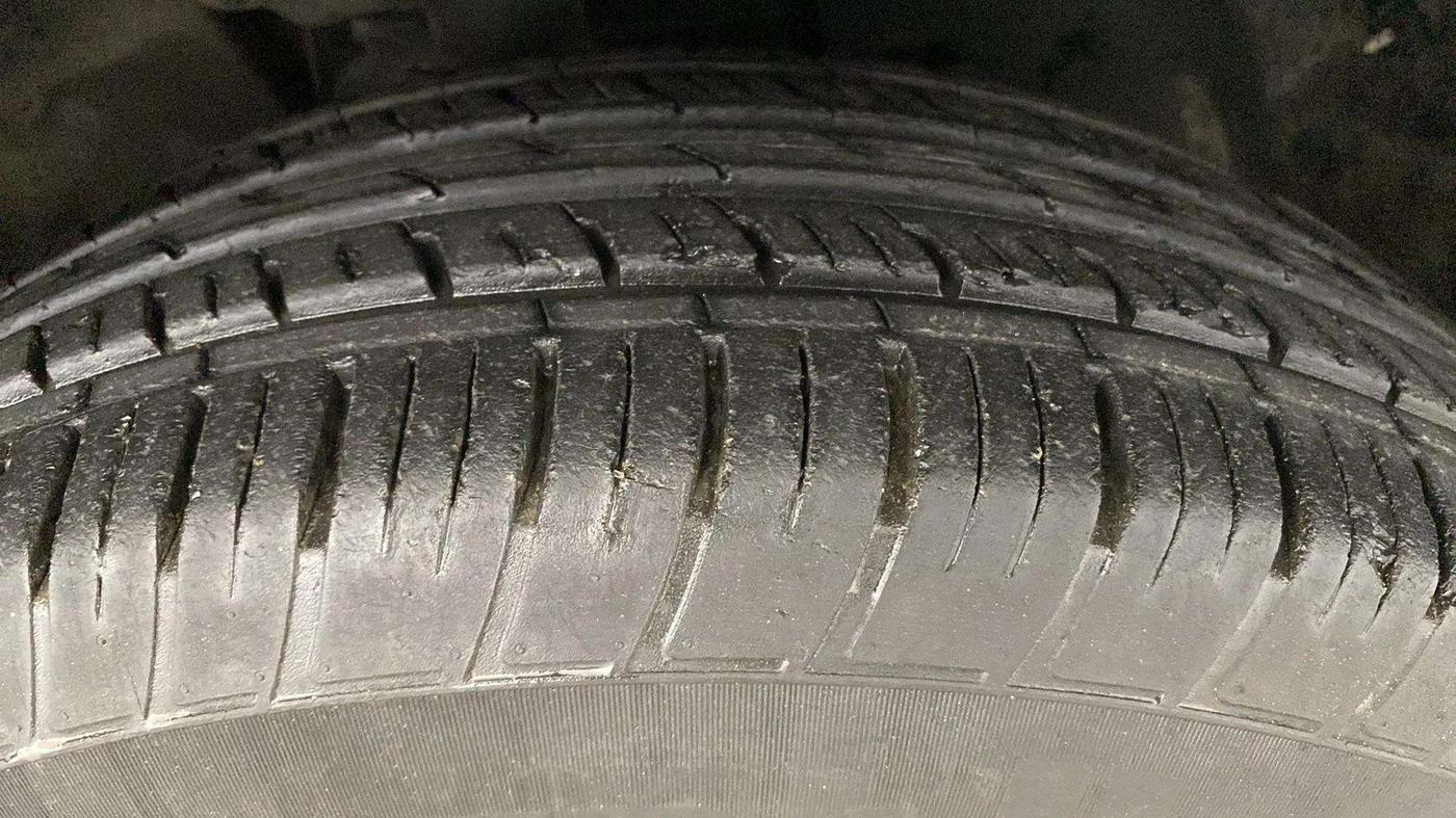 2021 Tata Harrier XZA PLUS 2.0L DUAL TONE, Diesel, Automatic, 44,378 km, Right Front Tyre Tread