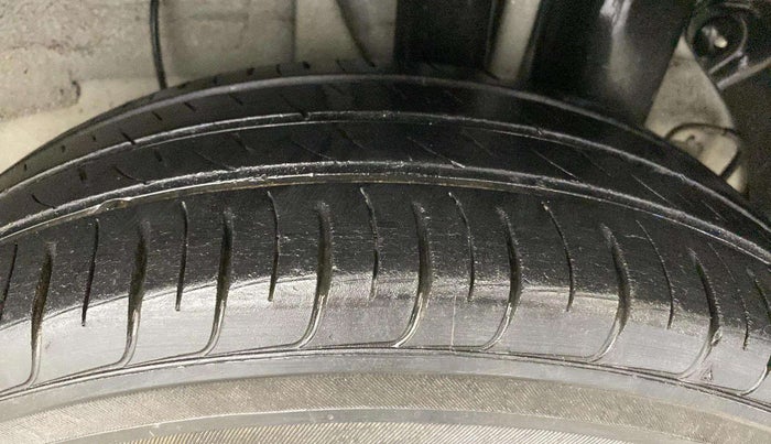2018 Hyundai Elite i20 MAGNA EXECUTIVE CVT, Petrol, Automatic, 12,704 km, Left Rear Tyre Tread