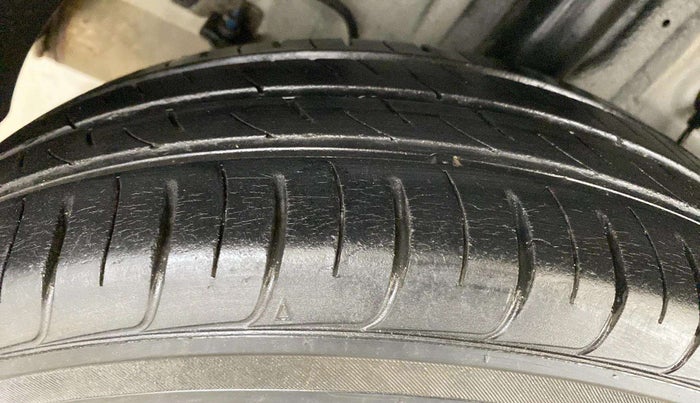 2018 Hyundai Elite i20 MAGNA EXECUTIVE CVT, Petrol, Automatic, 12,704 km, Right Rear Tyre Tread