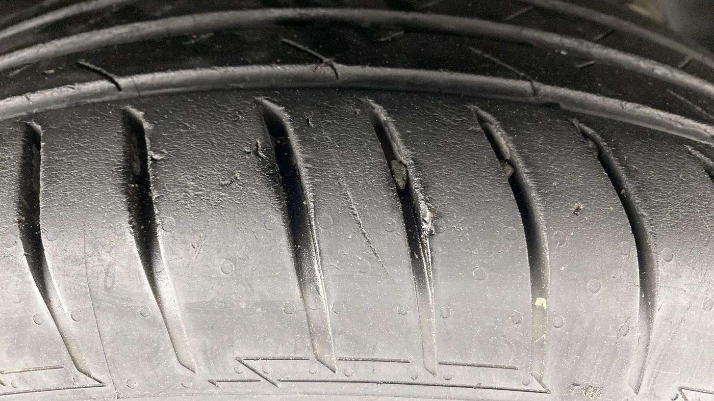 2019 Tata NEXON XMA PETROL, Petrol, Automatic, 94,711 km, Right Front Tyre Tread