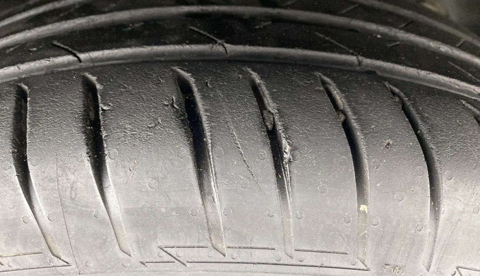 2019 Tata NEXON XMA PETROL, Petrol, Automatic, 94,565 km, Right Front Tyre Tread