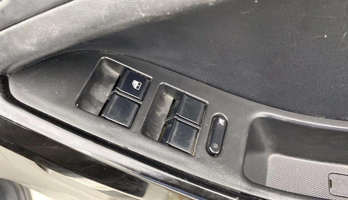 2019 Tata NEXON XMA PETROL, Petrol, Automatic, 94,565 km, Right front window switch / handle - Power window makes minor noise