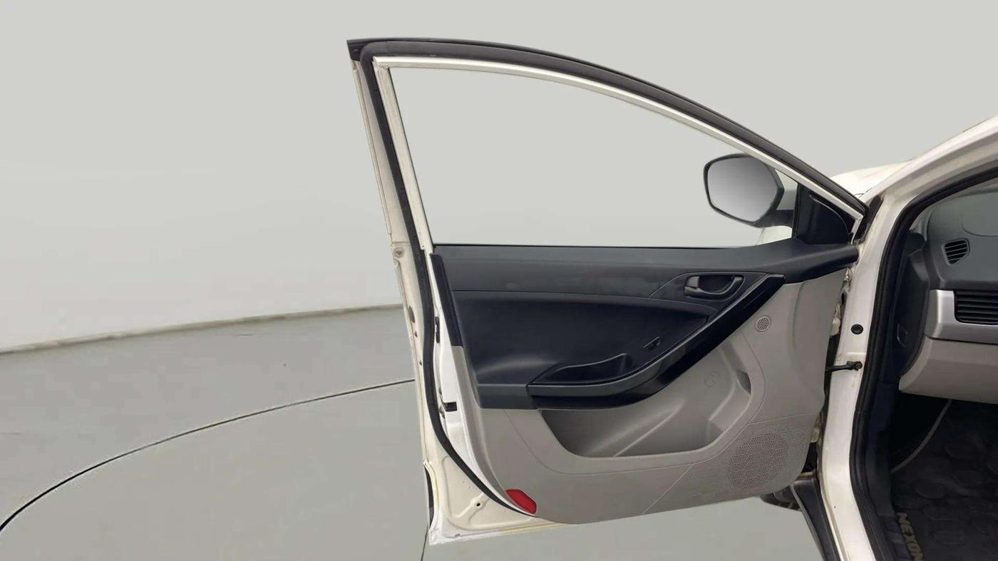 2019 Tata NEXON XMA PETROL, Petrol, Automatic, 94,711 km, LHS Front Door