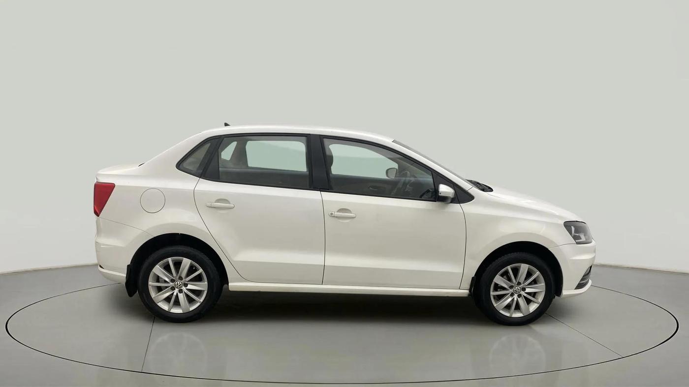 2016 Volkswagen Ameo HIGHLINE1.2L, Petrol, Manual, 66,909 km, Right Side View