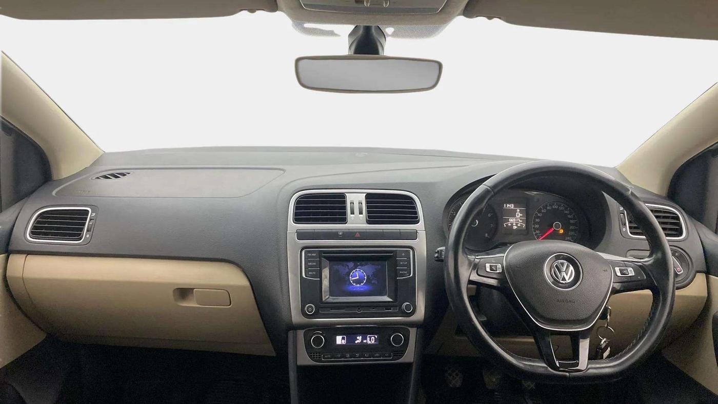 2016 Volkswagen Ameo HIGHLINE1.2L, Petrol, Manual, 66,909 km, Dashboard