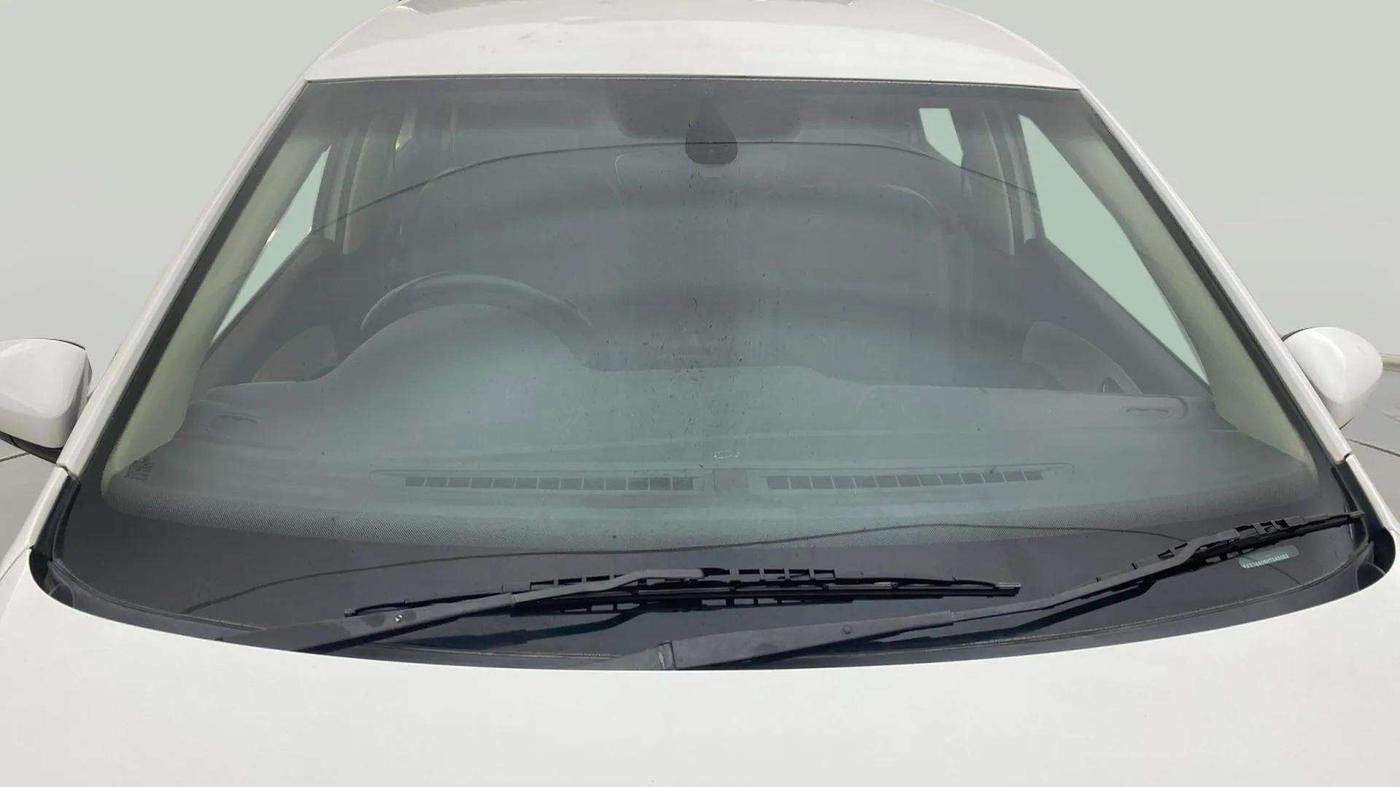 2016 Volkswagen Ameo HIGHLINE1.2L, Petrol, Manual, 66,909 km, Front Windshield