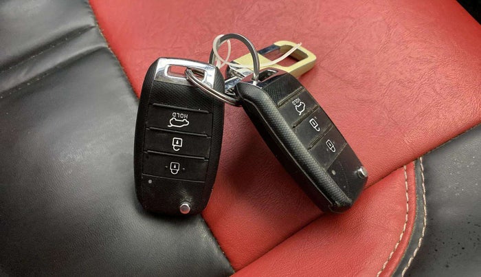 2022 KIA SONET HTK PLUS 1.2, Petrol, Manual, 61,237 km, Key Close Up