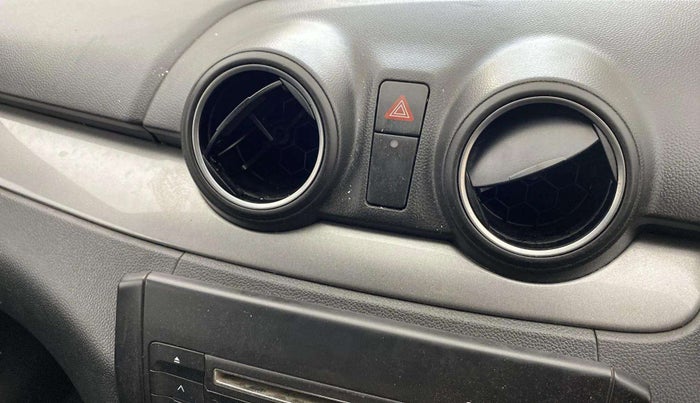 2020 Maruti Swift VXI, Petrol, Manual, 53,668 km, AC Unit - Front vent has minor damage