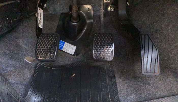 2022 Maruti Alto VXI, Petrol, Manual, 27,347 km, Pedals