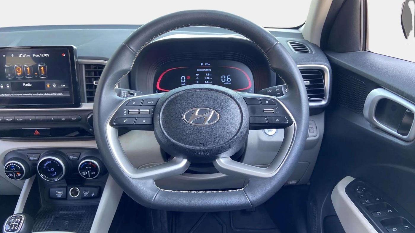 2024 Hyundai VENUE SX 1.2 PETROL, Petrol, Manual, 20,731 km, Steering Wheel Close Up