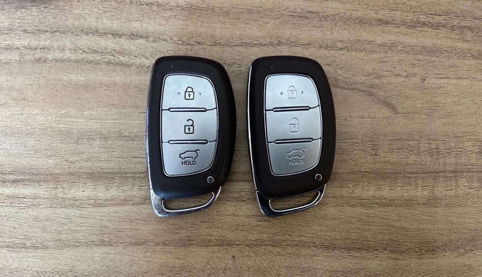 2024 Hyundai VENUE SX 1.2 PETROL, Petrol, Manual, 20,523 km, Key Close Up
