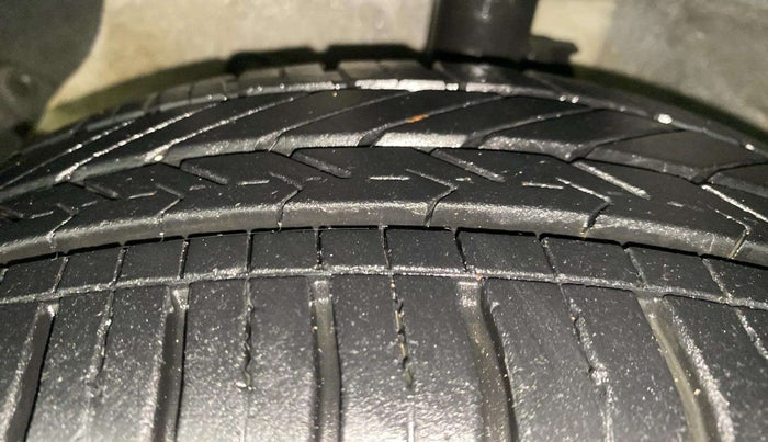 2018 Hyundai Grand i10 SPORTZ (O) AT 1.2 KAPPA VTVT, Petrol, Automatic, 6,422 km, Left Front Tyre Tread