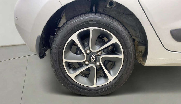 2018 Hyundai Grand i10 SPORTZ (O) AT 1.2 KAPPA VTVT, Petrol, Automatic, 6,422 km, Right Rear Wheel