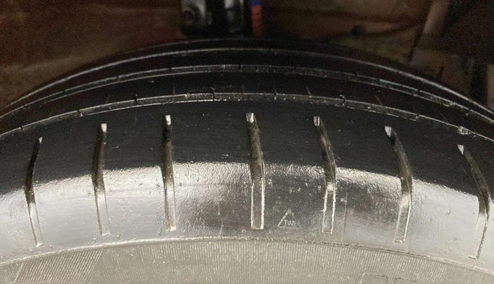 2016 Maruti Ciaz ZXI AT, Petrol, Automatic, 52,426 km, Right Front Tyre Tread