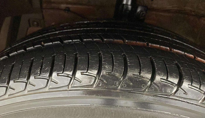 2016 Maruti Ciaz ZXI AT, Petrol, Automatic, 52,426 km, Left Front Tyre Tread