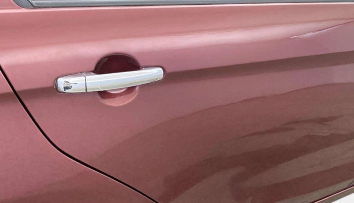 2016 Maruti Ciaz ZXI AT, Petrol, Automatic, 52,426 km, Right rear door - Minor scratches
