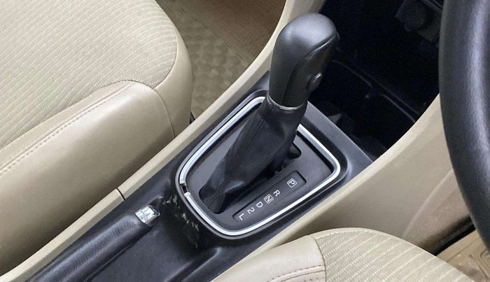 2016 Maruti Ciaz ZXI AT, Petrol, Automatic, 52,426 km, Gear lever - Boot cover slightly torn